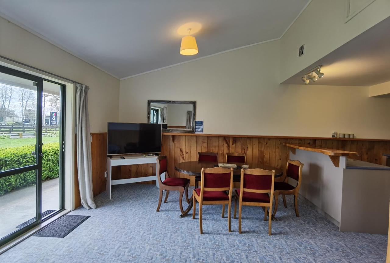 Mystery Creek Motel Rukuhia Exterior photo