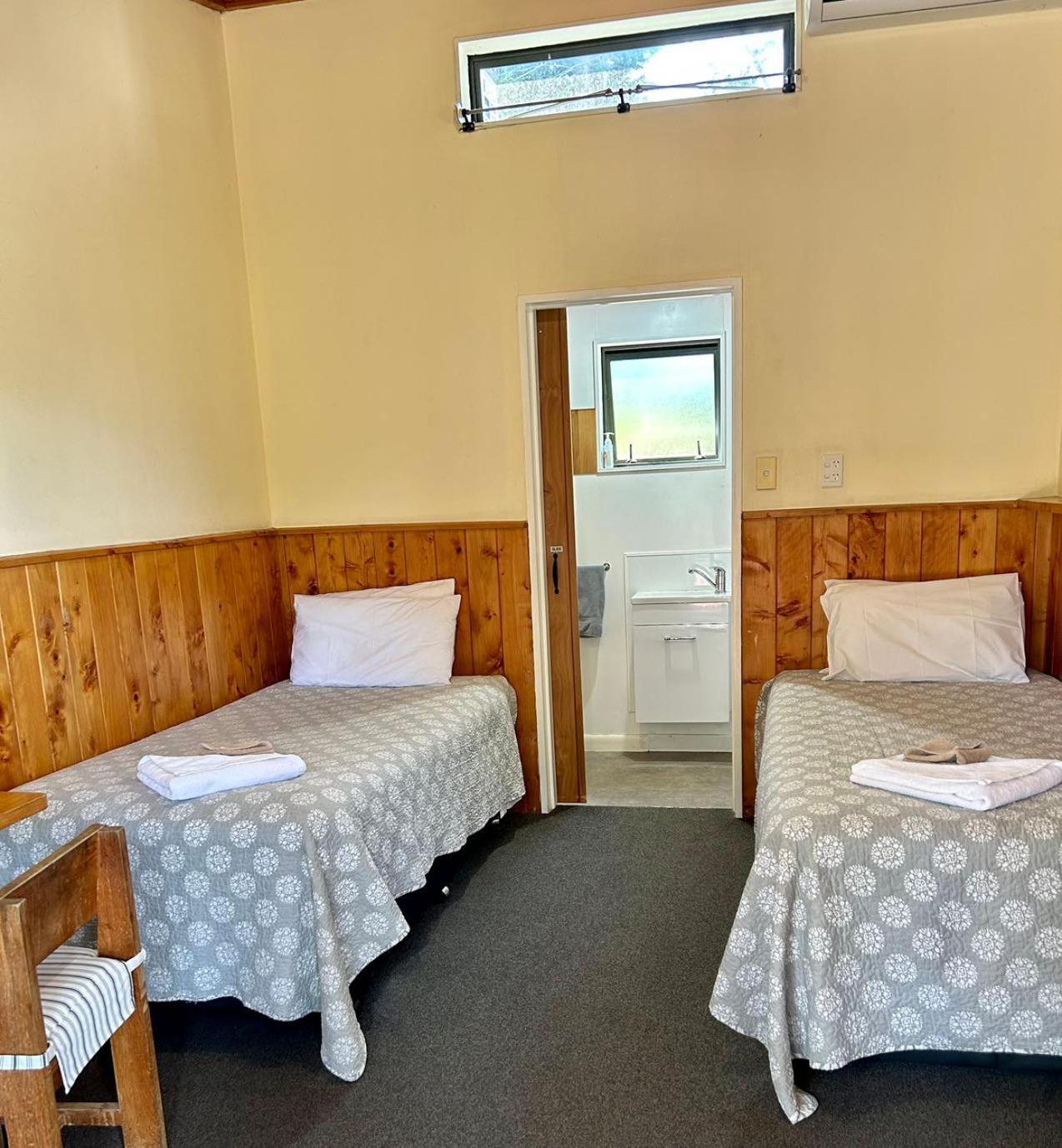 Mystery Creek Motel Rukuhia Exterior photo